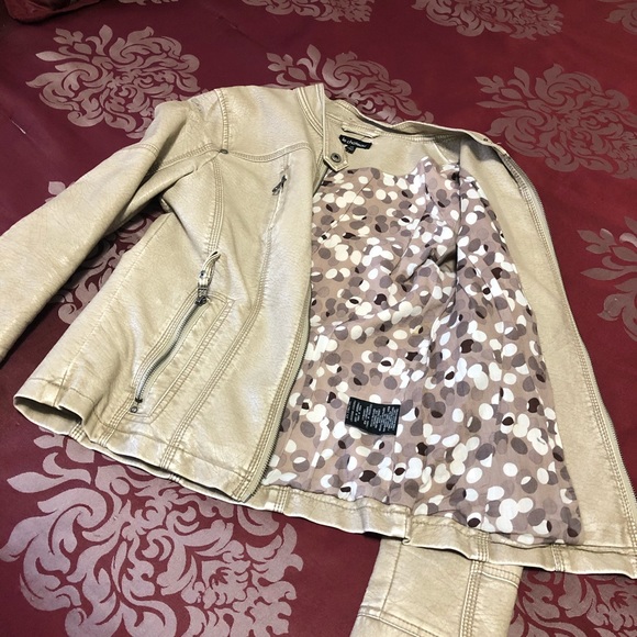 Le Chateau Leather Jacket - Picture 3 of 4